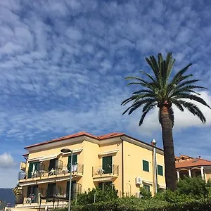 https://albergo-villa-ada.hotelitalianriviera.com